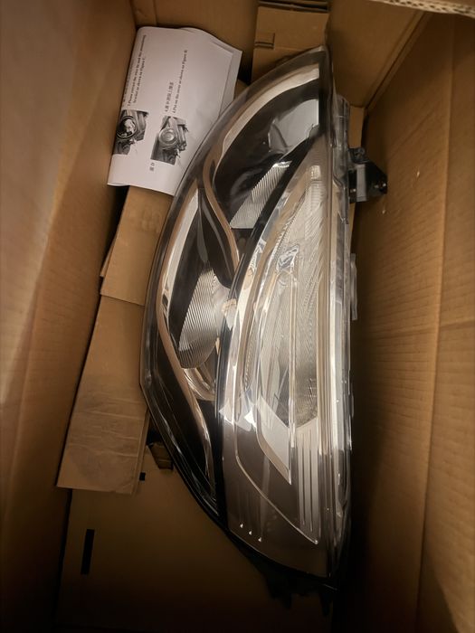 Ляв фар за Reno Clio  нов