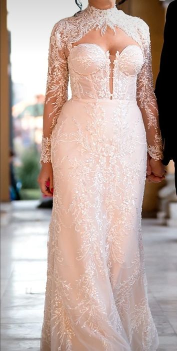 Rochie de mireasă elegantă, tip sirenă