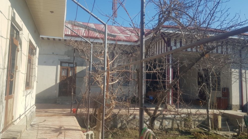 Karmanada 6 sotixli HOVLI sotiladi.