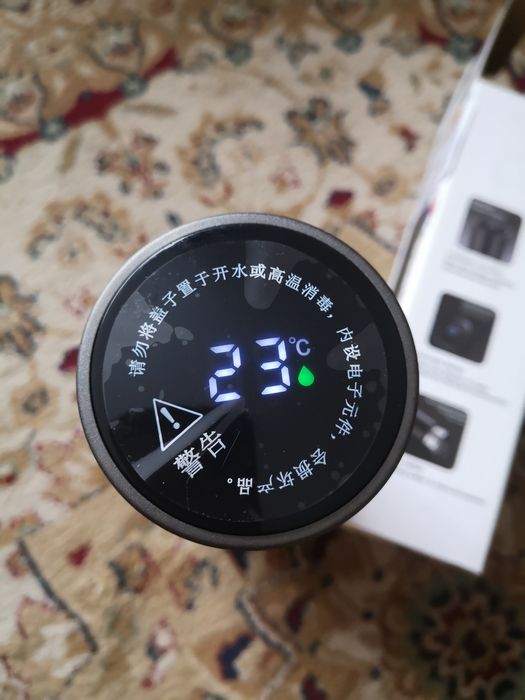 Срочно продам термос с датчиком температуры.