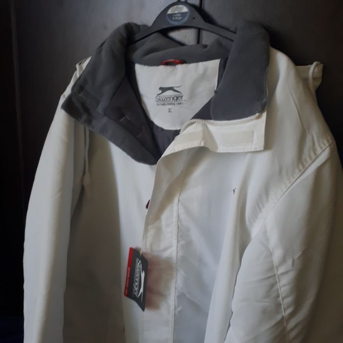 Бяло яке Slazinger XL