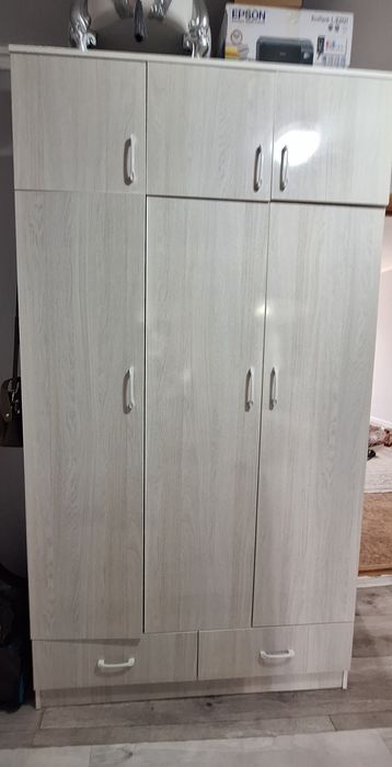 Продоется шифонер