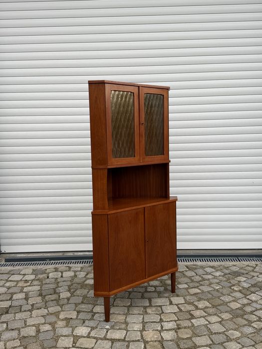 Тикова витрина от средата на миналия век – скандинавски дизайн