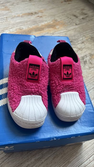 Adidas кроссовки (оригинал) 2000 тг
