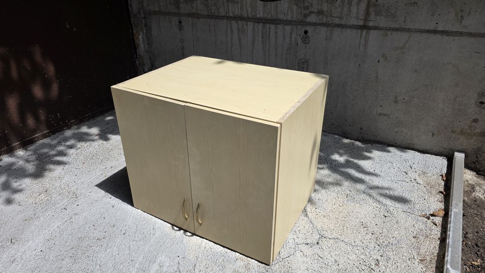 Продавам мебели / Бюро и Шкаф