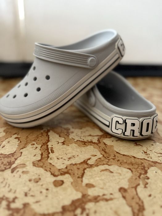 Продавам чехли CROCS off court  logo clog