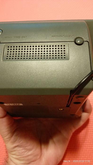 Ceas digital cu radio  Sony ICF C1 si ICF C703