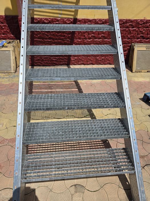 Scari metalice zincate de exterior