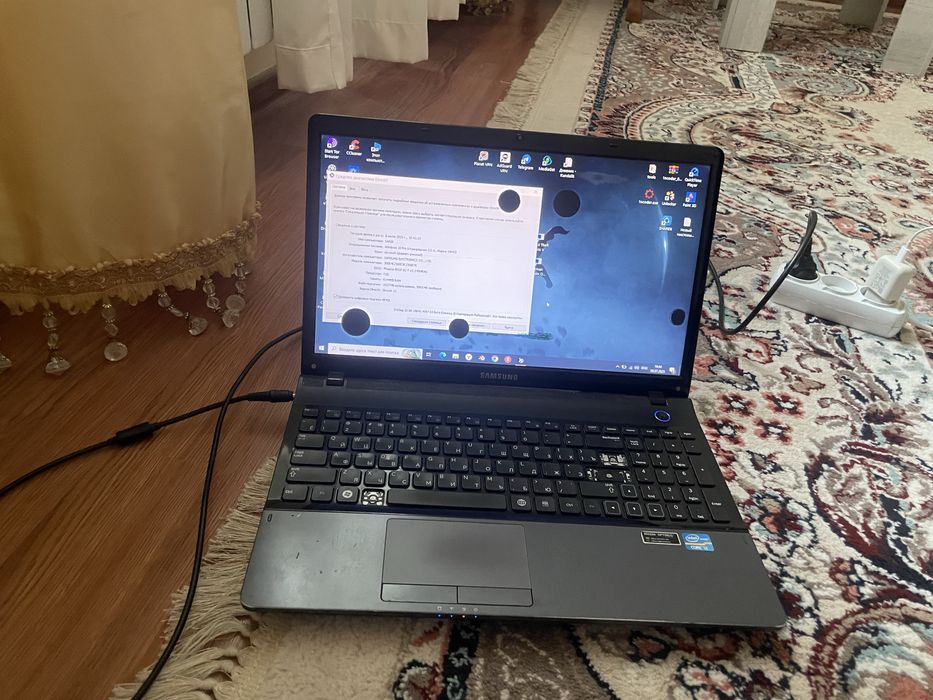 Ноутбук Samsung в рабочем состоянии