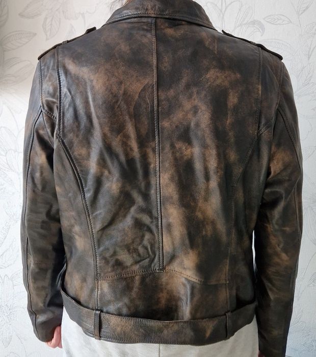 Продам кожаную женскую куртку косуху