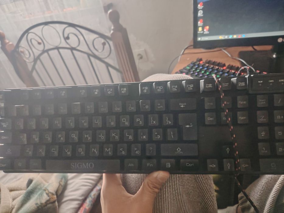 Монитор и клавиш