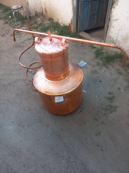 Execut Cazane de făcut țuică din aramă momentan am unul pe stoc de 105 l cu grosime fundul de 3 mm pereții de 2 capacul de 1,5 cazanul