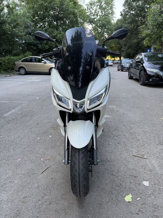 Schimb cu Auto / Ofer diferenta oricat este nevoie / Aprilia SXR 50 / 2023 / 4T