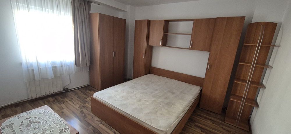 Vand apartament 3 camere ,centrul nou