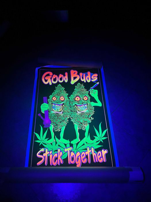 Postere UV ultraviolet