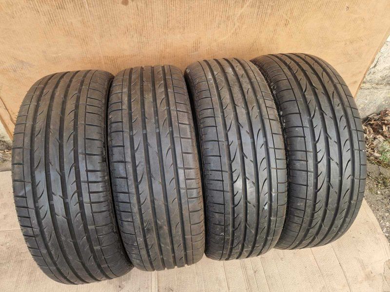 4 Bridgestone R18 235/60
летни гуми
DOT3920