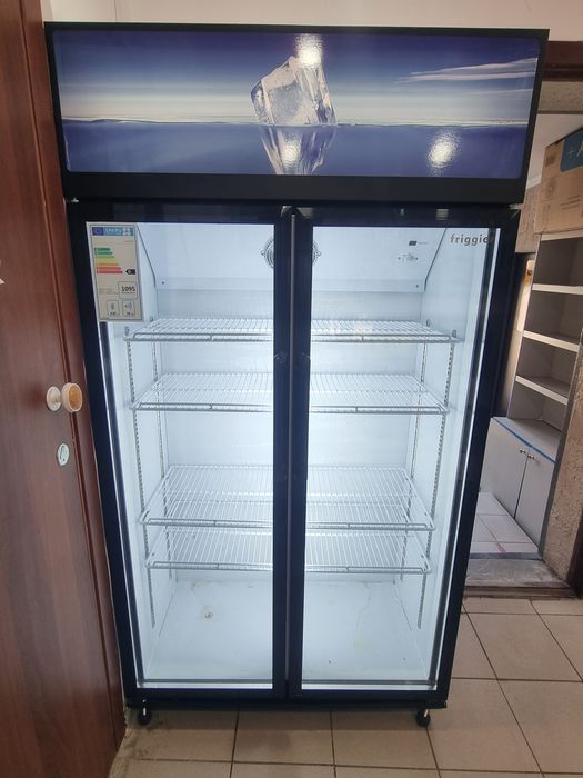Продам витринный холодильник