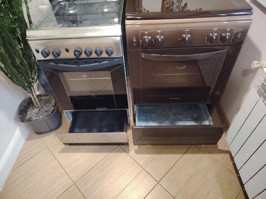 Продам газовые плиты Индезит и Гефест