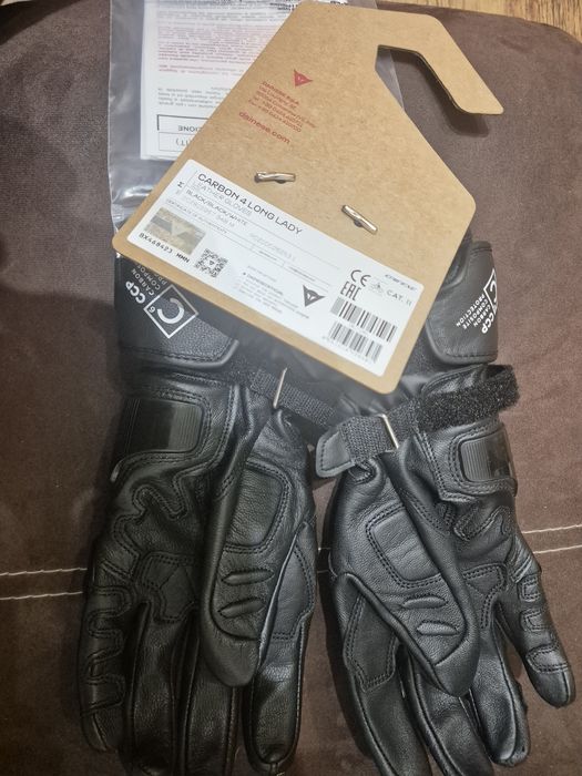 Дамски ръкавици Дайнезе М