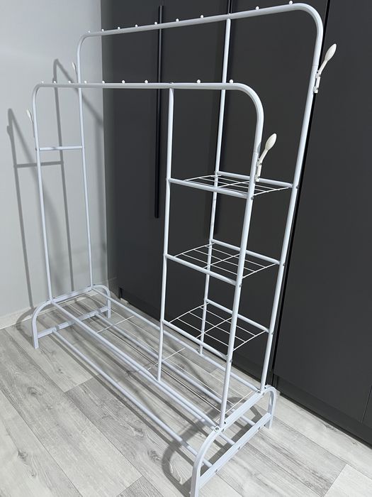 Продам вешалку в отличном состоянии