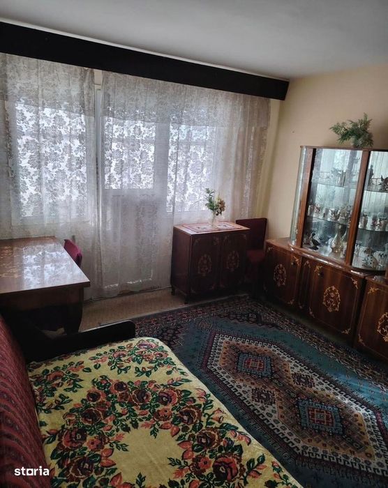 Apartament 2 camere, Craiovița Nouă, etajul 4 cu acoperiș