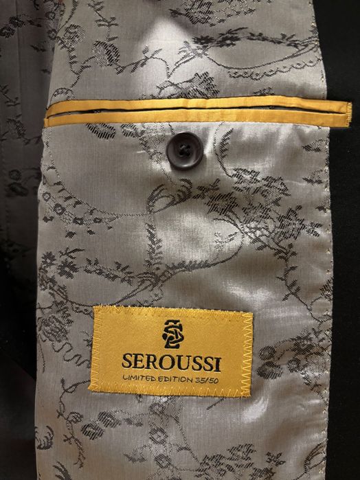 Costum seroussi marimea 54. Editie limitata. Nou