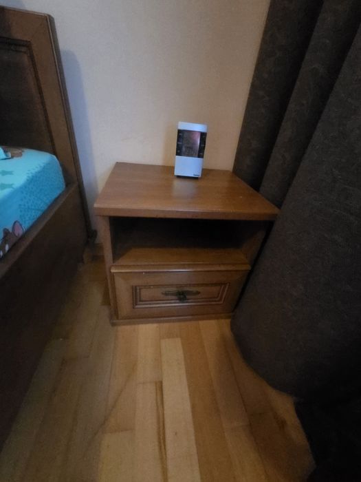 Ofer gratuit mobila si parchet de lemn