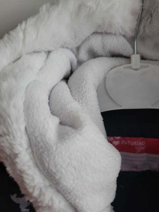 Продам зимнюю куртку на девочку