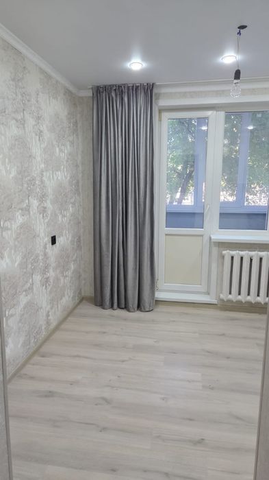 Продам ленинградку район Пирамиды