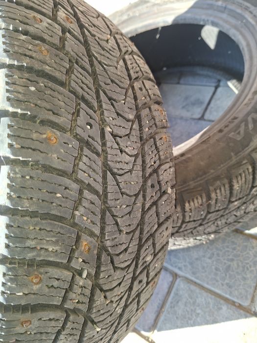 Продаю 2 шины 205/55/16