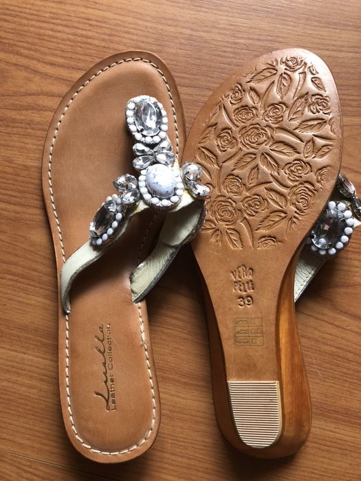 Женские босоножки