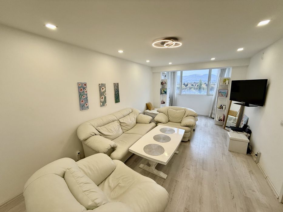 Продава се Тристаен апартамент в Търговище, Вароша - 68 кв.м за 1250 €/кв.м - Снимка #1