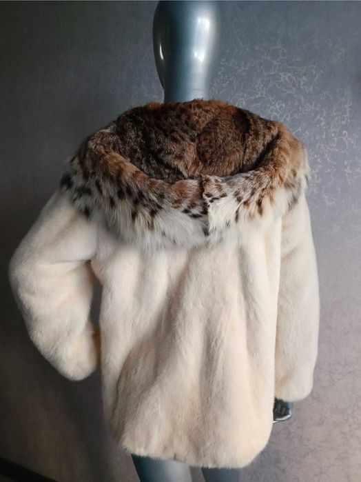 Шикозно палто от норка с качулка Рисъ