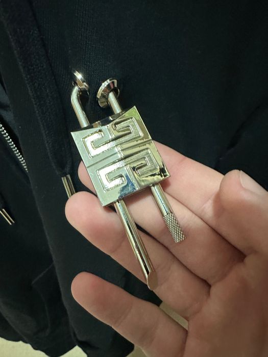 Vând hanorac givenchy L merge și pt M