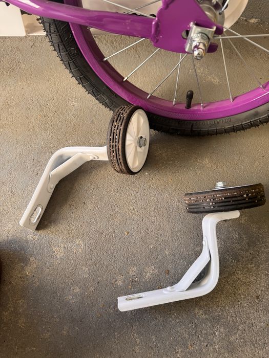 Bicicleta de fetite aproape noua