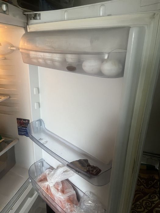 Продаю Холодильник Индезит