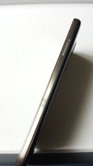 Samsung Galaxy S4 Нов! + два чисто нови силиконови калъфа!