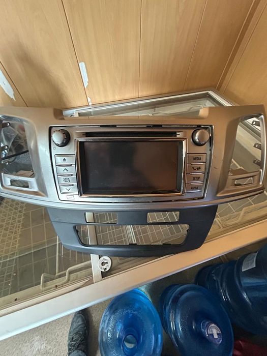 Магнитола toyota Hilux с рамкой вместе