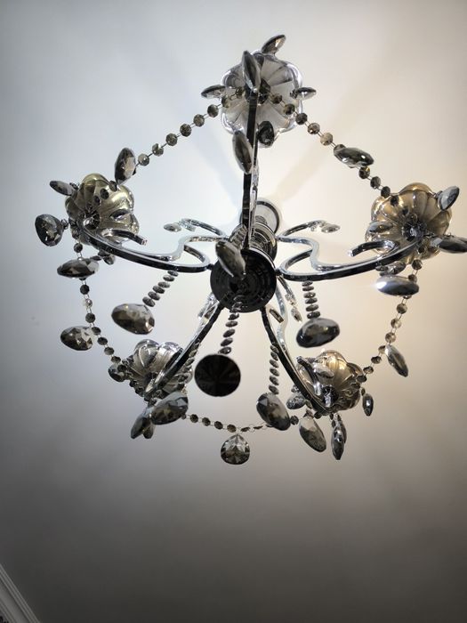 Продаётся хрустальная люстра