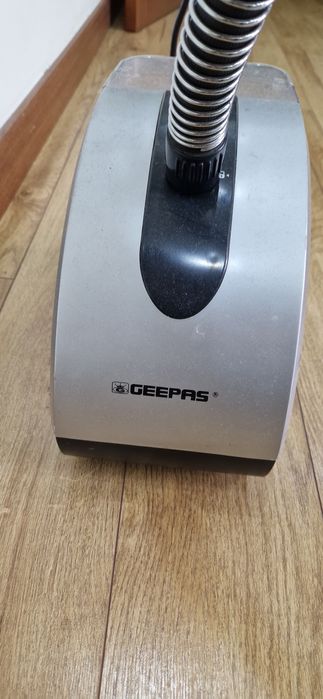 Отпариватель вертикальный GEEPAS.