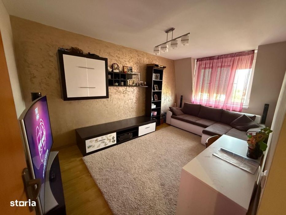 Apartament 4 camere decomandat cu scara interioara, Zona Sarari