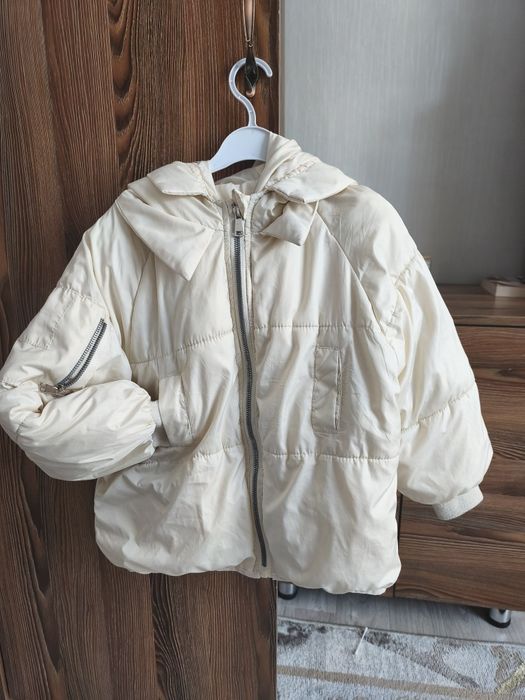 Демисезонная лёгкая куртка для девочек.