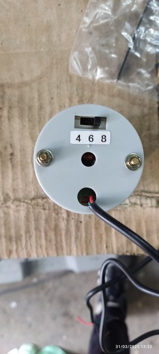 Чисто нов оборотомер за кола със стойка!!