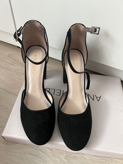 Официални обувки на ток