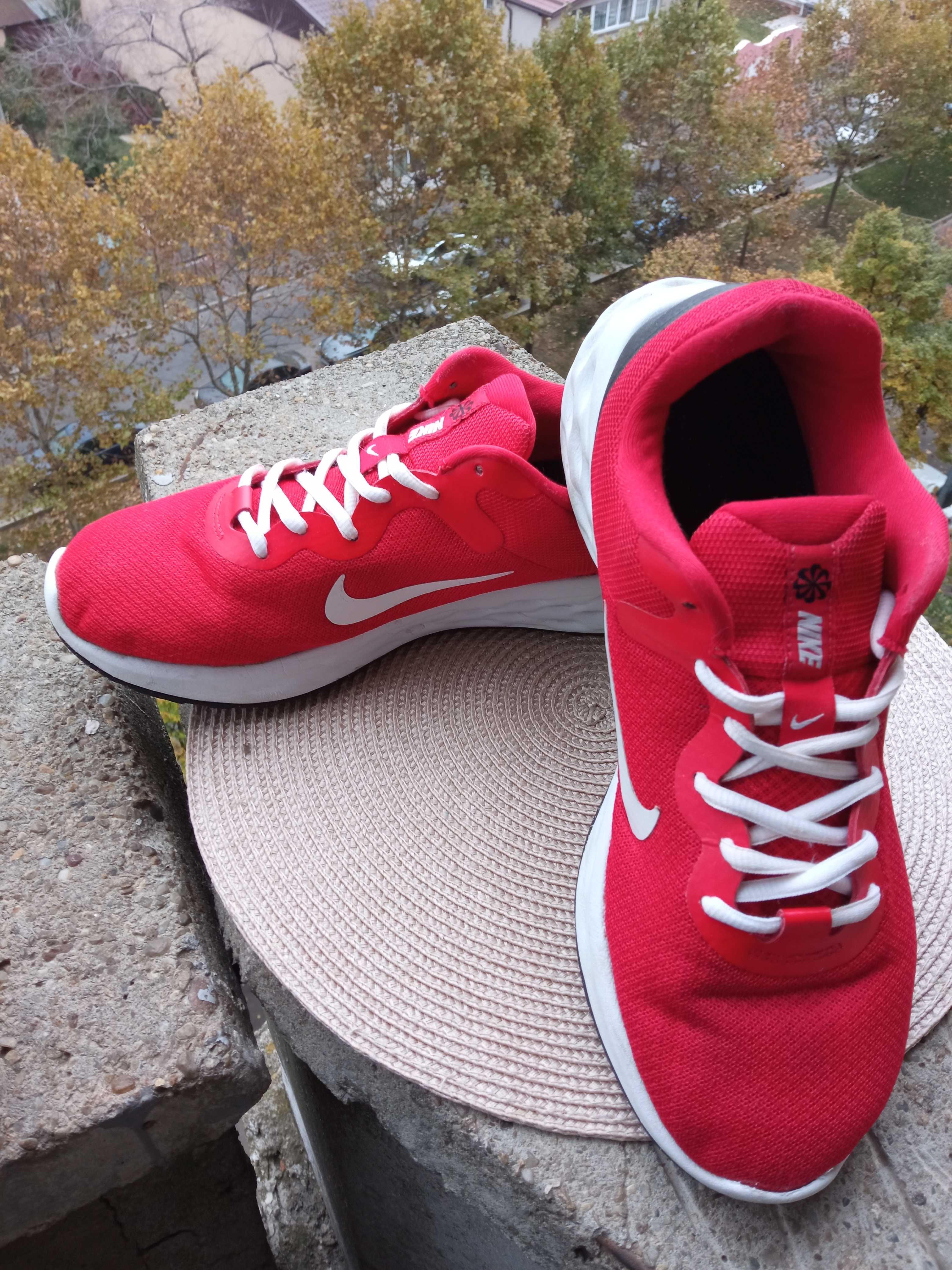 Nike Revolution 6 Nn marimea.43.5 UK 9 27.5 cm made in Vietnam