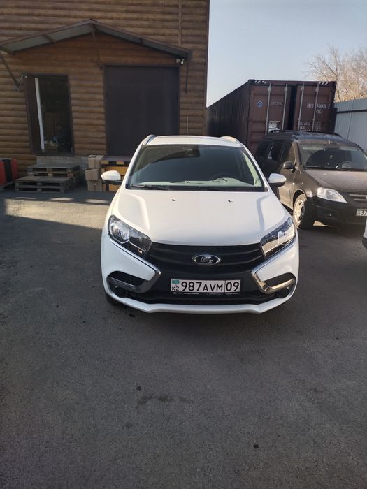 Автомобиль Лада икс рей