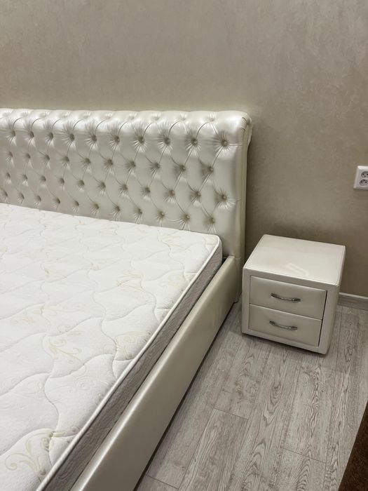 Продам спальню с матрацом