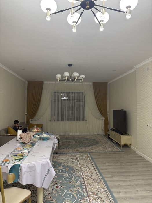 Ковер. Стол-стулья