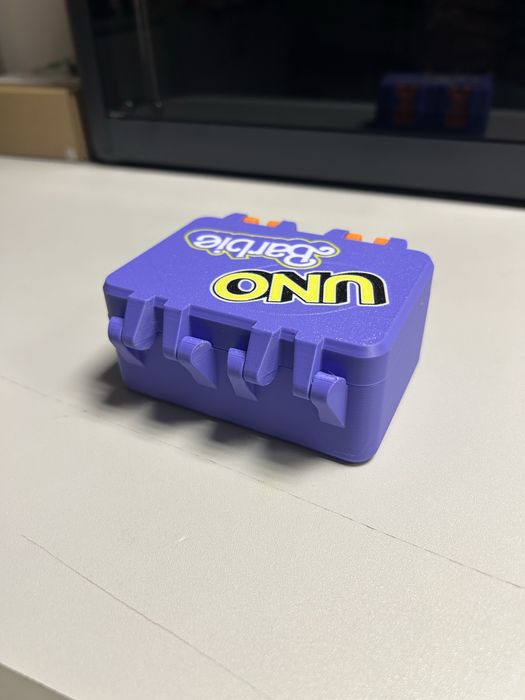 Кутия за карти UNO