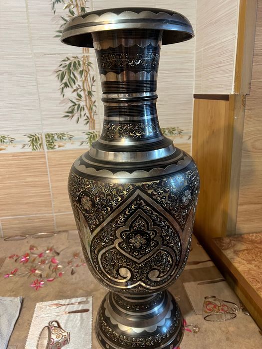 Продам напольные вазы